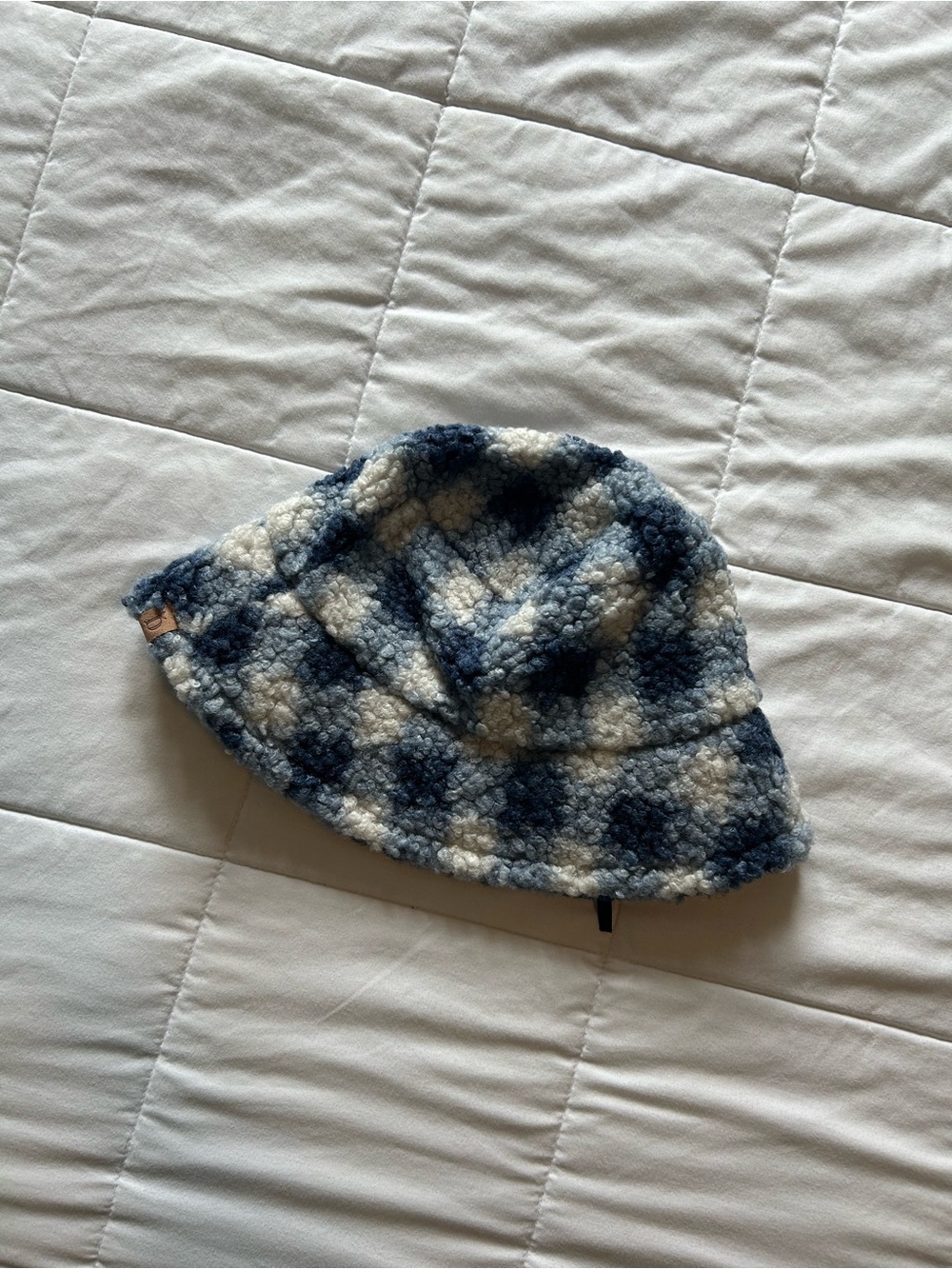 Women’s Sherpae Bucket Hat in Navy & Cream